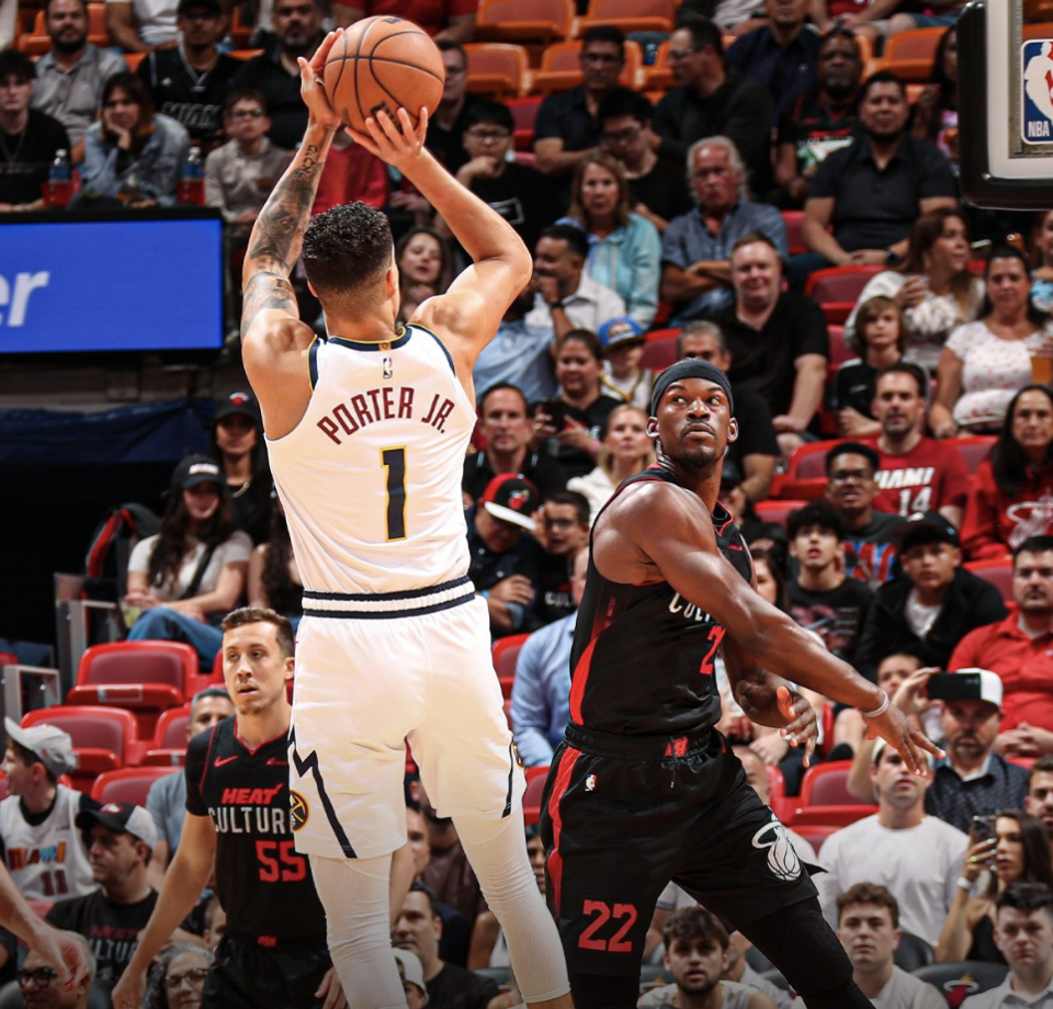 关于穆雷回归赛场,比分优势明显首场状态亮眼,热火观众沸腾!的信息 关于穆雷回归赛场,比分优势明显首场状态亮眼,热火观众沸腾!的信息